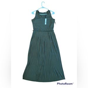 Olive Green Tahari sleeveless dress. Cute pleated skirt.